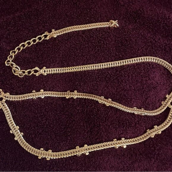 🚫SOLD🚫 Vintage St. John Gold Tone Belt. Very Heavy With No Signs Of Wear! - Picture 2 of 6